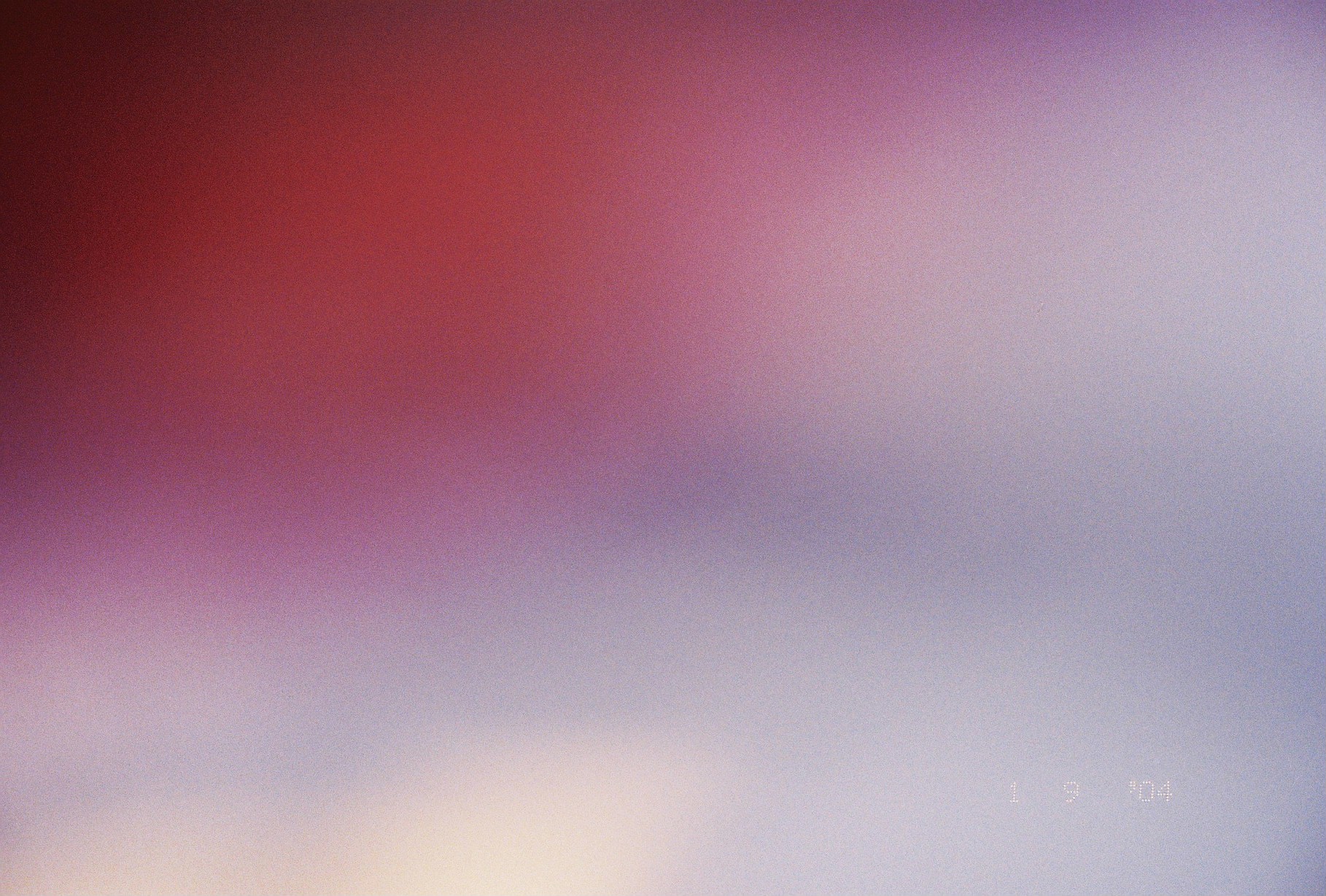 An out-of-focus frame shows a gradient of deep red, lavender, and pale blue-white with small yellow digits in the corner.